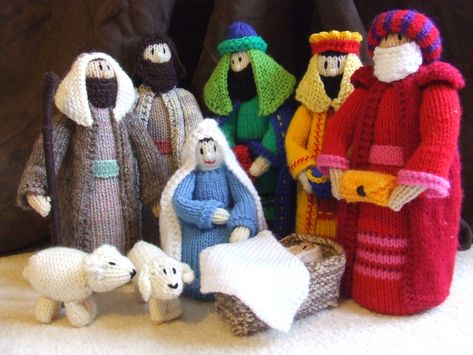 https://flic.kr/p/8rV4SQ | Knitted nativity scene | This took a long time to complete and I had help from my mum to get in finished in time for Christmas! Knitted Nativity, Jean Greenhowe, Christmas Knitting Patterns Free, Christmas Nativity Set, The Nativity Story, Christmas Knitting Patterns, Christmas Nativity Scene, Christmas Nativity, Knitted Dolls