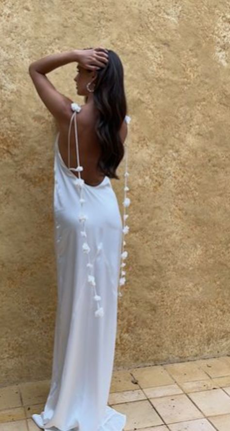 Flowy White Dress, White Flowy Dress, Baggy Dresses, Gala Dress, Suit Outfit, Textiles Projects, Elements Of Design, Gala Dresses, Beach Look