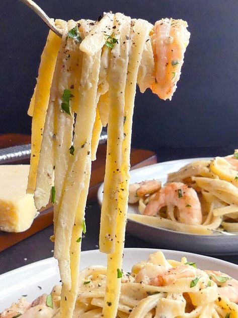 Easy Shrimp Alfredo Recipe, Shrimp Alfredo Pasta Recipes, Easy Shrimp Alfredo, Alfredo Recipes, Shrimp Alfredo Recipe, Shrimp Fettuccine Alfredo, Shrimp Fettuccine, Garlic Health Benefits, Pasta Recipes Alfredo