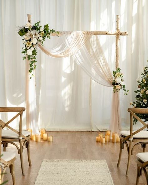 Ling's Moment | Artificial Floral & Wedding Decor on Instagram: "With the holidays around the corner, it's the perfect time to plan a Champagne Christmas wedding. Bright, festive and modern, it's the most romantic time of the year ✨ #lingsmoment #lingsbrides #champagnechristmas #holidaywedding #festivewedding #modernwedding #romantictimeoftheyear #weddingplanning #weddingideas #weddinginspiration #weddingseason #holidaylove #weddingmagic #weddinggoals #weddingstyle #weddingdetails" Table Flower Decor, Champagne Decor, Sweetheart Table Flowers, Christmas Gala, Alter Flowers, Large Arrangement, Champagne Christmas, Flower Swag, Head Table Decor