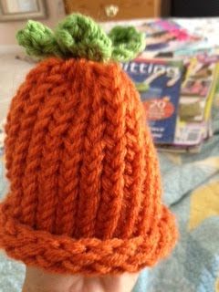 Artikaur Creations: Loom Knit Pumpkin Baby Hat Knit Pumpkin Hat, Pumpkin Hats, Pumpkin Hat Pattern, Loom Knitting Patterns Hat, Baby Pumpkin Hat, Knitting Creations, Round Loom Knitting, Halloween Knitting, Loom Hats