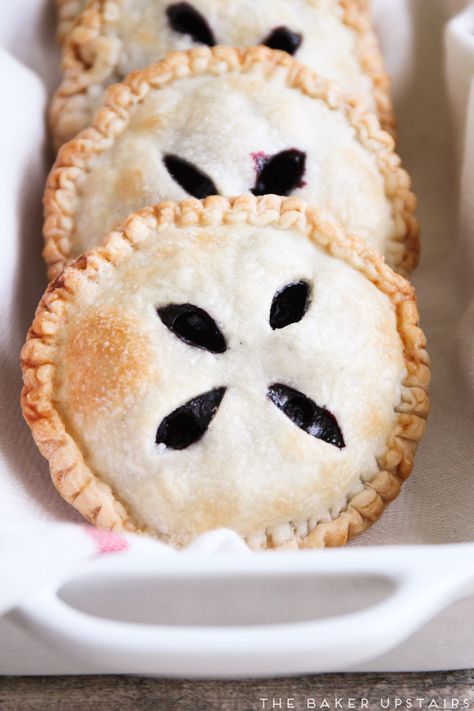 Huckleberry hand pies - these delicious little pies are bursting with fresh huckleberries and super easy to make! www.thebakerupstairs.com Huckleberry Desserts, Huckleberry Recipes, Huckleberry Pie, Homemade Pie Crusts, Hand Pies, Mini Pies, Homemade Pie, Grad Party, Mini Desserts