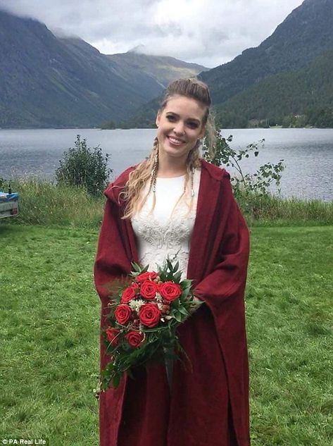 Norse Wedding Dress, Traditional Viking Wedding, Nordic Wedding Dress, Asatru Wedding, Viking Wedding Dress, Norse Wedding, Faerie Wedding, Wedding Arch Ideas, Viking People