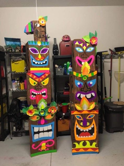 Tiki Backdrop Ideas, Island Theme Party Decorations Diy, Cardboard Tiki Totem, Luau Centerpiece Ideas Diy, Luau Party Diy Decorations, Tiki Graduation Party Ideas, Diy Totem Pole Ideas, Moana Decorations Party, Hawaii Party Decor