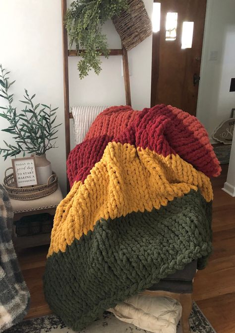 3 Color Chunky Knit Blanket, Chunky Knit Blanket Fall Colors, Knit Blanket Color Schemes, Crochet Fuzzy Blanket, Chunky Knit Blanket Color Combos, Large Yarn Blanket Chunky Crochet, Chunky Blanket Ideas, Chunky Knit Blanket Color Ideas, Blanket Puffy