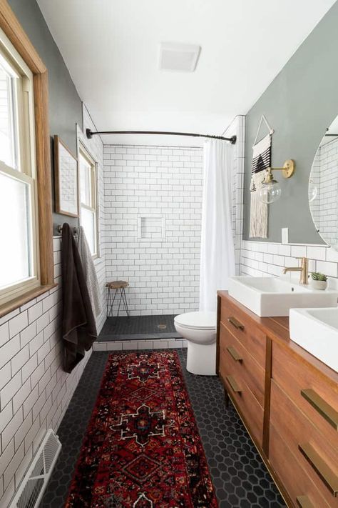 Rug In Bathroom, Makeover Kamar Mandi, Subway Tiles Bathroom, Diy Bathroom Makeover, Modern Bathroom Remodel, Mid Century Modern Bathroom, Bathroom Inspiration Modern, Dresser Vanity, Bad Inspiration