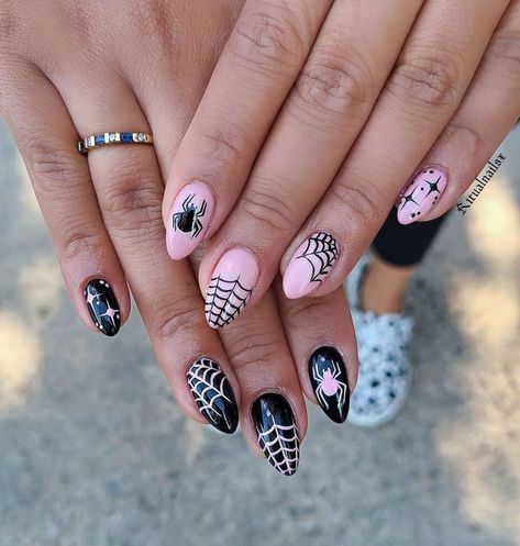 Halloween Short Nails 2023 16 Ideas: Spooktacular Nail Art for the Season - women-club.online Ongles Goth, Structured Manicure, Ongles Beiges, Halloween Nail Art Tutorial, Nailart Tutorial, Black Halloween Nails, Nail Art Halloween, Halloween Acrylic, Halloween Nails Easy