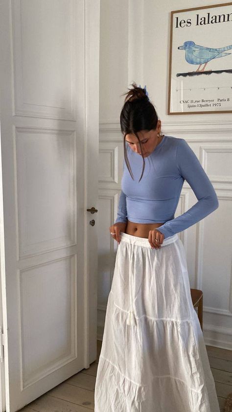 Joseph Atelier, Long White Skirt, White Skirt Outfits, Spring Skirt Outfits, Skirt Outfit Summer, White Long Skirt, Feminine Skirt, Best Winter Outfits, Long Skirt Outfits