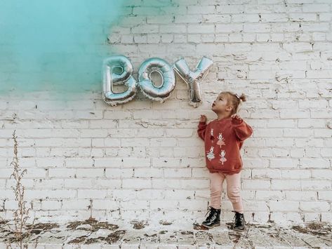 Brother Gender Reveal Ideas, Gender Reveal Sibling Ideas, Gender Reveal Pictures With Siblings, Gender Reveal With Toddler, Sibling Gender Reveal Ideas, Gender Reveal With Sibling, Sibling Gender Reveal, Baby Boy Gender Reveal, 2nd Pregnancy Announcements