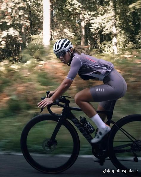 Cycling Girl Aesthetic, Cyclist Aesthetic, Cycling Outfit Women, Cycle Outfit, Woman Cycling Outfit, Bike Outfits Women, Female Cyclist Outfit, Cycling Aesthetic, Bike Women Cycling