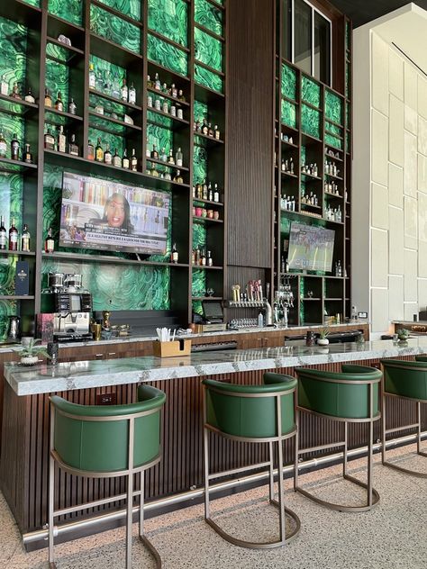 Emerald Green Bar, Restaurant Designs, Greens Restaurant, Green Bar, Bar Interior, Lounge Design, Bar Design Restaurant, Bar Ideas, Gold Bar