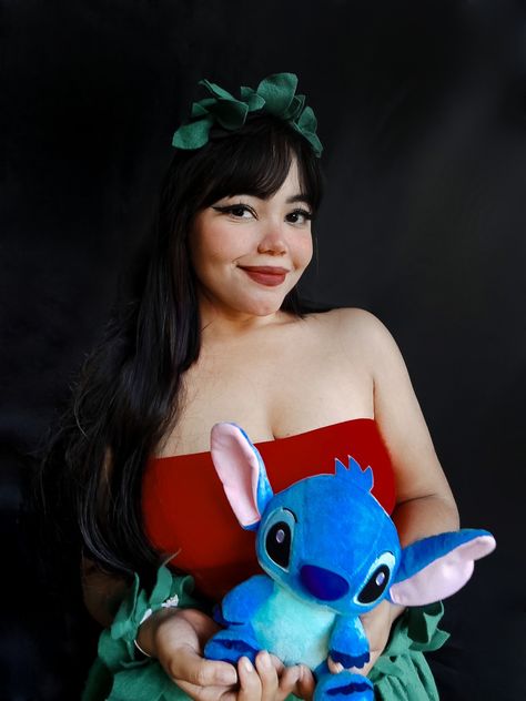 #LiloandStitch #Cosplay #Lilocosplay #liloestitch #fantasia Lilo Cosplay, Stitch Cosplay, Lilo Y Stitch, Cute Couple Halloween Costumes, Couple Halloween, Couple Halloween Costumes, Best Cosplay, Lilo And Stitch, Halloween Costumes