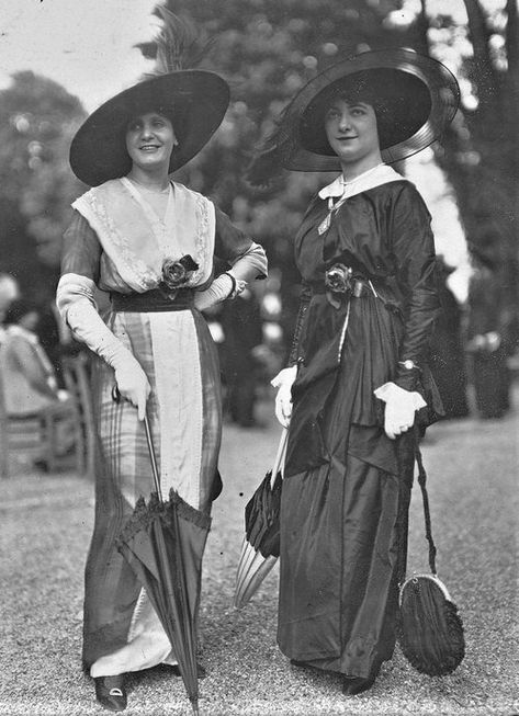 10s Fashion, Edwardian Hat, Fashion 1910, 1910s Fashion, Evolution Of Fashion, Victorian Women, Vintage Life, Woman Silhouette, Edwardian Era