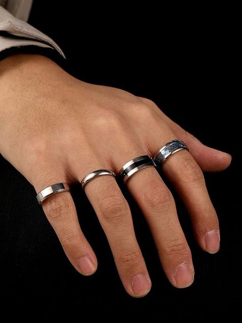 Masc Jewelry, Hombre Aesthetic, Hands Rings, Aesthetic Hombre, Ideas Pulseras, Man Jewelry, Rings Ideas, Casual Rings, Muslim Outfits Casual