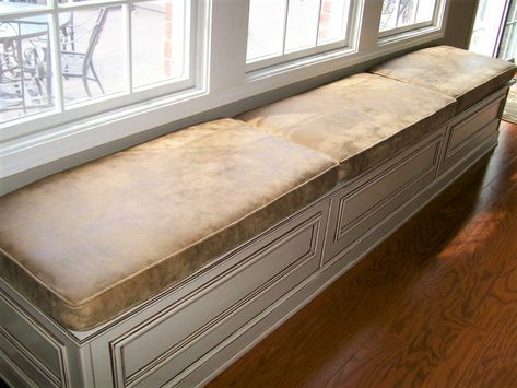 Bench Cushion Diy, Make A Bench Cushion, Bench Dining Area, Stuffing Video, Seat Cushions Diy, Breakfast Nook Cushions, Nook Window, Modern Mudroom, Diy Bench Cushion