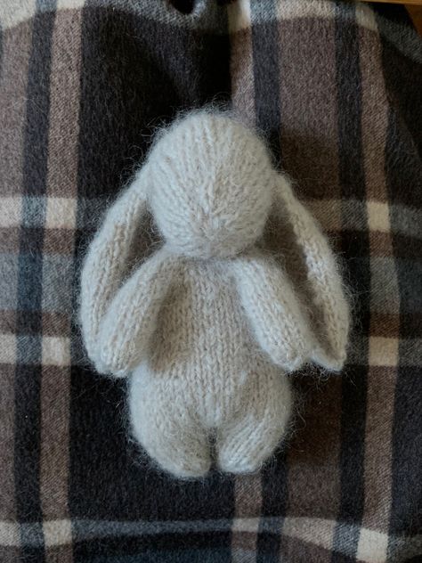 Knitted Bunny, Samhain, Knitting Inspiration, Crochet Designs, Knitting Projects, Stuffed Animal, Fiber Art, Crochet Projects, Needlework