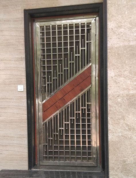 Manufacturer of Aluminium Works, Wooden Doors, Aluminium Safety Doors in Delhi,Gurgaon,NCR CallNow9818006283 Safety Doors, Main Door Design Photos, Steel Stairs Design, Modern Main Gate Designs, Doors Aluminium, Modern Window Grill, Home Gate Design, Gate Designs Modern, Single Door Design