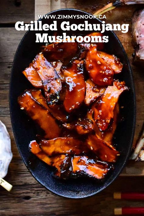 Grilled Gochujang Mushrooms Gochujang Mushrooms, King Oyster Mushroom Recipe, Oyster Mushroom Recipe, Gochujang Sauce, How To Cook Mushrooms, Vegetarian Chili, Vegetarian Options, Mushroom Recipes, Quick Easy Meals