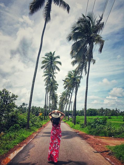 Goa Instagram Photos, Parra Road Photo Ideas, Parra Road Photos, Para Road Goa Photography, Goa Picture Ideas For Women, Parra Road Goa Photoshoot, Kerala Photoshoot Ideas, Goa Pics Ideas, Gokarna Photography