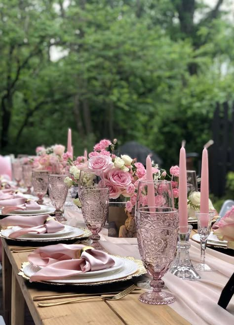 Mia is ONE | CatchMyParty.com Hen Party Dinner Table, Pink Roses Themed Birthday Party, Classy Surprise Birthday Party, Setting Up Tables For Party Events, Flower Birthday Party Ideas Decoration, Tulip Birthday Party, Dinner Party Set Up, Birthday Dinner Themes, Brunch Ideas Decoration