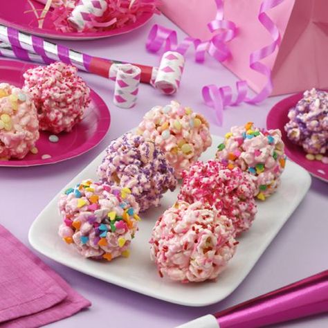 Princess Popcorn Balls - Recipes - ReadySetEat- Fun and girly recipe for a summertime from a fellow girl. Princess Popcorn, Popcorn Balls Recipe, Easy Popcorn, Marshmallow Popcorn, Ready Set Eat, Popcorn Treats, Popcorn Balls, Popcorn Snacks, Flavored Popcorn