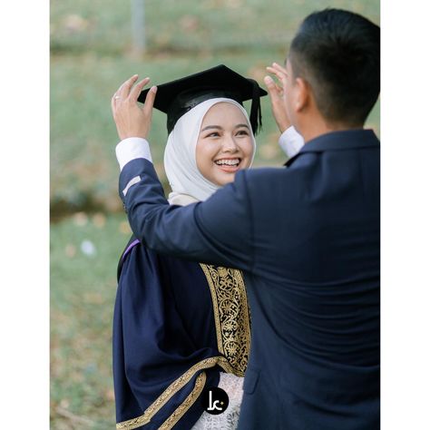 Wherever you do, do it with all your heart❤️✨ #khulafaproduction One-stop Branding Solution for : ✅ Branding & Marketing Needs ✅ Video… | Instagram Pre Convo Photoshoot Idea Couple, Couple Convocation Photo, Uitm Graduation, Graduation Self Photo Studio, Graduation Photography Couples, Couple Graduation Photoshoot Studio, Graduation Pose With Family, Convo Pose Ideas, Graduation Photoshoot Ideas Couple