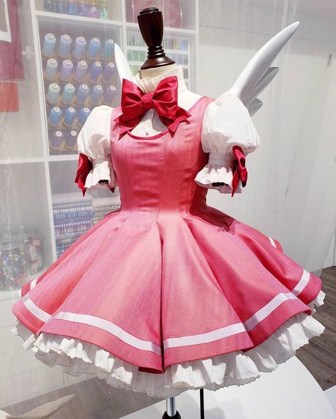 Sakura Cosplay, Sakura Card Captor, Fairycore Clothes, Sakura Kinomoto, Puffy Dresses, Kandi Bracelets, Sakura Card, Card Captor, Girl Inspiration