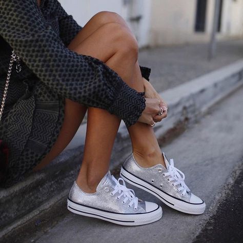 Saturday style on point @andicsinger in the Converse Chuck Taylor All Star Wonderland Low Top ⚡️ Add a bit of sparkle to your shoedrobe now… Nerdy Girl Outfits, Cute Nerd Outfits, Metallic Converse, Nerdy Style, Saturday Style, Baby Pink Sweater, Cute Nerd, Nerd Outfits, Silver Pants