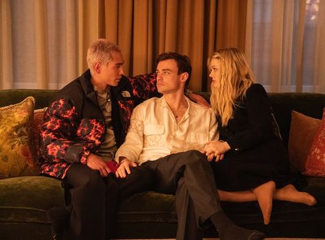 Ot3 Dynamics, Poly Couple, Audrey Hope, Evan Mock, Gossip Girl Cast, Emily Alyn Lind, Polyamorous Relationship, Gossip Girl Reboot, Hugs And Cuddles