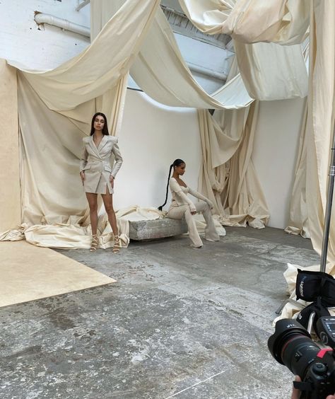 Photo Studio Design, Model Lifestyle, Studio Setup, Fabric Backdrop, Shooting Photo, Studio Space, Stage Design, Pop Up Store, Draped Fabric