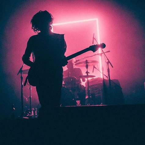 Rock Concert Aesthetic, Band Aesthetic, Rock Aesthetic, Style Indie, Alt Rock, Pink Images, Band Rock, Concert Aesthetic, Neon Aesthetic