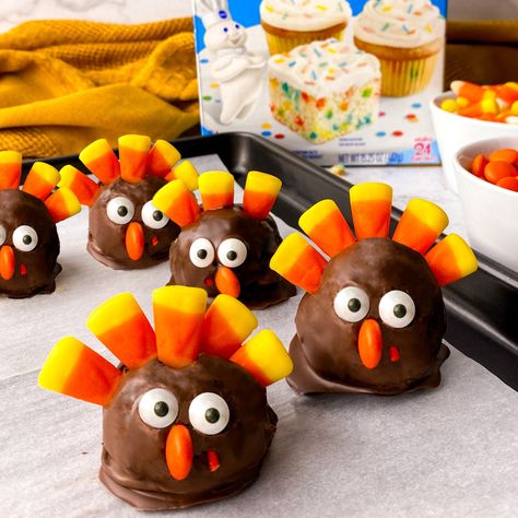 Turkey Cake Balls Creative Fall Desserts, Turkey Cake Pops, Cake Balls Recipe, Cake Ball Recipes, Turkey Cake, Frozen Yogurt Recipes, Cupcake Mix, Pillsbury Recipes, Thanksgiving Cakes