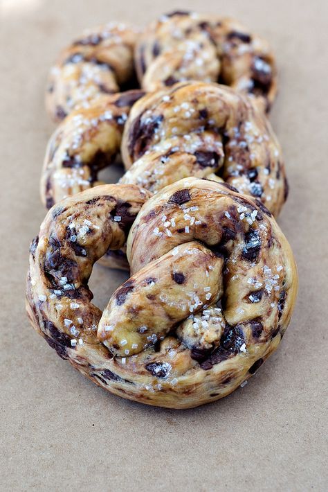 Chocolate Chip Brioche Pretzels Brioche Pretzels, Chocolate Chip Brioche, Pretzels, Bagels, Clean Eating Snacks, Tortillas, Just Desserts, Chocolate Chip Cookies, Sweet Recipes