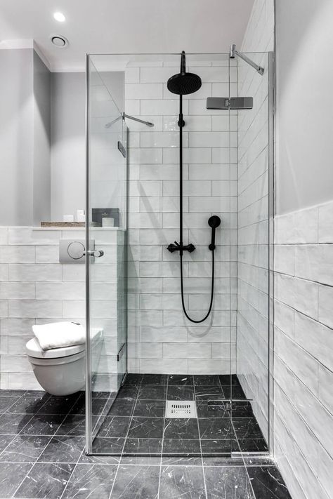 Home in Stockholm by Alexander White Bilik Air Kecil, Scandinavian Bathroom Design Ideas, Scandinavian Bathroom Design, Simple Bathroom Renovation, Small Apartment Bathroom, Luxury Bathroom Master Baths, Bathrooms Ideas, Bilik Mandi, Scandinavian Bathroom