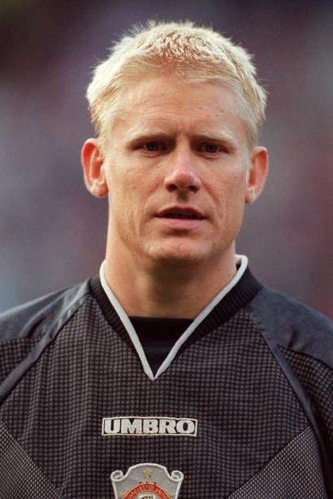 Peter Schmeichel MBE (b. 1963) is a Danish former professional footballer who played as a goalkeeper. During 8 seasons at Manchester United, he captained the club to victory in the 1999 UEFA Champions League Final to complete the Treble. He also won the UEFA Euro 1992 with his country Denmark. Everything that contributed to preventing a goal he had in abundance: size, presence, aggression and the unyielding ability to bellow his back four into shape. Peter Schmeichel, Kasper Schmeichel, Goal Keeper, 90s Stuff, Football Or Soccer, Manchester United Wallpaper, Association Football, Champions League Final, Man Utd