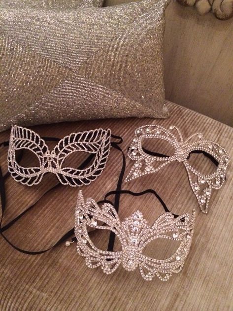 Prom Masks Masquerade, Mascarade Theme Prom Dresses, Masquerade Prom Mask, Crystal Masquerade Mask, Masquerade Masks Aesthetic, Cute Masquerade Mask, Mask Prom Outfit, Masquarede Ball Masks Diy, Masked Ball Mask