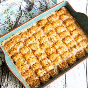 'Just saved Too Hot to Tot!  Tater Tot Hotdish in my Recipe Box! #justapinchrecipes Tater Tot Hot Dish, Loaded Cauliflower Bake, Tater Tot Hotdish, Easy Chicken Tetrazzini, Quick Casseroles, Recipe For Lunch, Yellow Squash Casserole, Hotdish Recipes, Loaded Cauliflower Casserole