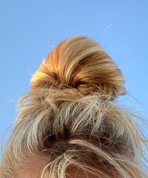 Tinker Bell Bun, Bun Aesthetic, Blonde Inspiration, Hairstyle Aesthetic, Vsco Outfits, Hair Steamers, Fashion Tips For Girls, Pixie Hollow, Disney Princess Modern