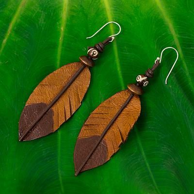 Diy Leather Earrings, Earrings Indian, Feather Crafts, Long Dangle Earrings, Earring Crafts, Beaded Dangle Earrings, Wooden Earrings, Wood Earrings, Feather Earrings