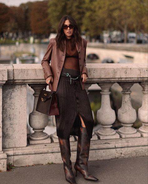 Luxury Brown Traditional Wear, Luxury Timeless Brown Outerwear, Chocolate Brown Fall 2024, Tom Ford Spring 2024, Hermes Spring 2024, Smart Casual Work Outfit Women, Corporate Dress, Office Casual Outfit, Office Outfits Women