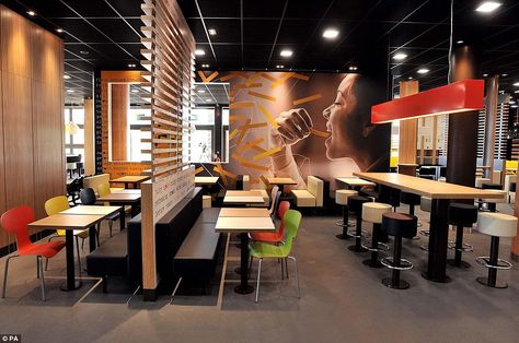 World's largest McDonald's store Quick Service Restaurant Design, Resturant Interior Design, Resturant Interior, Restaurant Layout, Modern Restaurant Design, Mcdonald's Restaurant, Breakfast Casseroles, Open Dining Room, Winter Soups