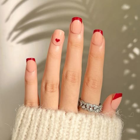 Fake Nails. Short. Heart On Them. 4 Pair For $28 Acrylic Nail Colors, Feb Nails, Nail Colors 2023, Valentines Designs, Nails 2023 Trends, Art Nail Designs, Vday Nails, Tips Nails, Colors 2023