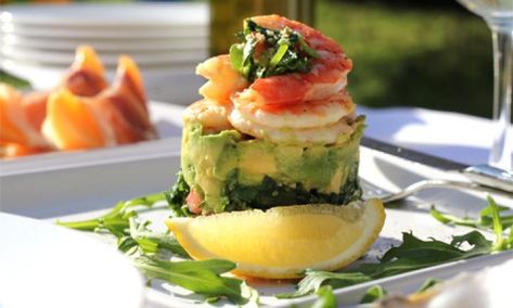 This is a fast and flash recipe that can be prepared in no time at all. The prawns, tabouli and avocado are a marriage made in heaven. Serve it with a nice glass of chilled white wine on a summer evening as a fancy entrée or with crusty bread as a main meal. Christmas Entree, Nz Recipes, How To Cook Prawns, Aussie Style, A Perfect Marriage, Aussie Christmas, Australian Christmas, Christmas Modern, Christmas Recipe