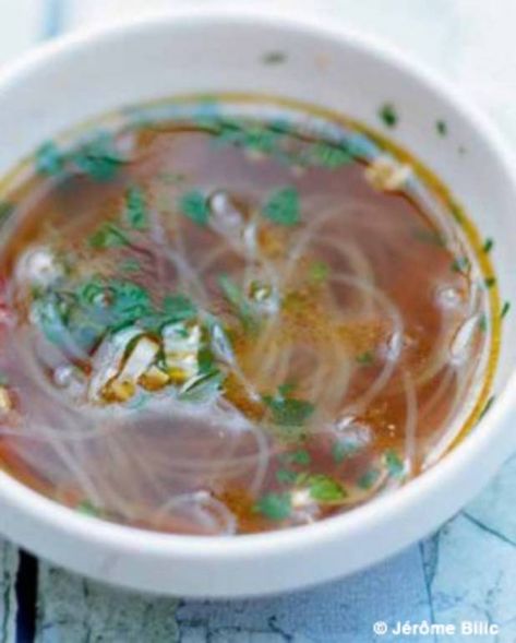 Bouillon thaï pour 4 personnes - Recettes Elle à Table Bouillon Thai, Thai Recipes Noodles, Easy Thai Recipes, Pad Thai Noodles, Recipe Drawing, Food Trends, Sachets, Thai Recipes, Fine Dining