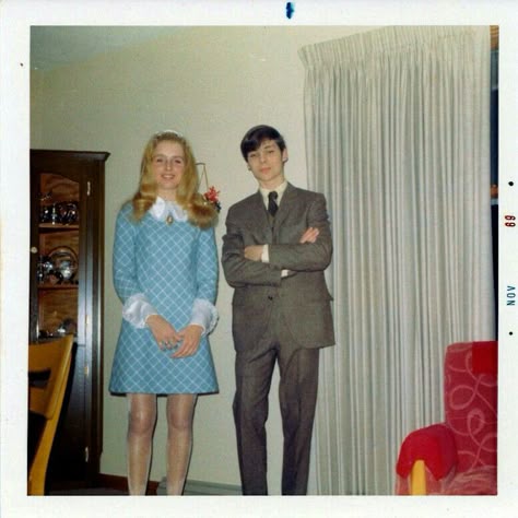 60s Photos, Vegas Wedding Venue, Retro Pics, Vintage People, Couples Outfits, Found Photos, Retro Photos, Vintage Polaroid, Swinging Sixties