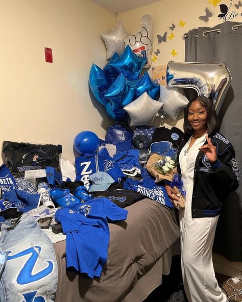 Fashionably Zeta on Instagram: “💙 Soo Sweet New Members💙💙💙💙 Welcome to the Sisterhood! Repost from @thereal.nyaaa • I was born fine so I became a ZETA💙🕊 7-ΔB-22 #zphib…” Zeta Phi Beta Room Decor, Zeta Phi Beta Photoshoot, Divine 9, The Sisterhood, Dream Aesthetic, Zeta Phi Beta, Fly Girl, Greek Life, Season 3