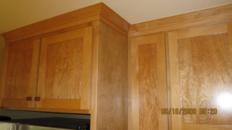 Shaker crown molding | knob placement Shaker Crown Molding, Cabinet Crown Molding, Molding Kitchen, Cabinet Shaker, Crown Molding Kitchen, Molding Ideas, Alder Cabinets, Molding Ceiling, English Kitchen