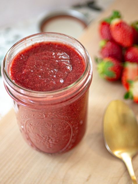 EASY STRAWBERRY JAM | 3 INGREDIENTS - The Plant-Based School Easy Strawberry Jam, Strawberry Vanilla Cake, Canned Strawberries, Plant Based School, Strawberry Jam Recipe, Homemade Strawberry Jam, Summer Cakes, Jam Recipe, Strawberry Pie