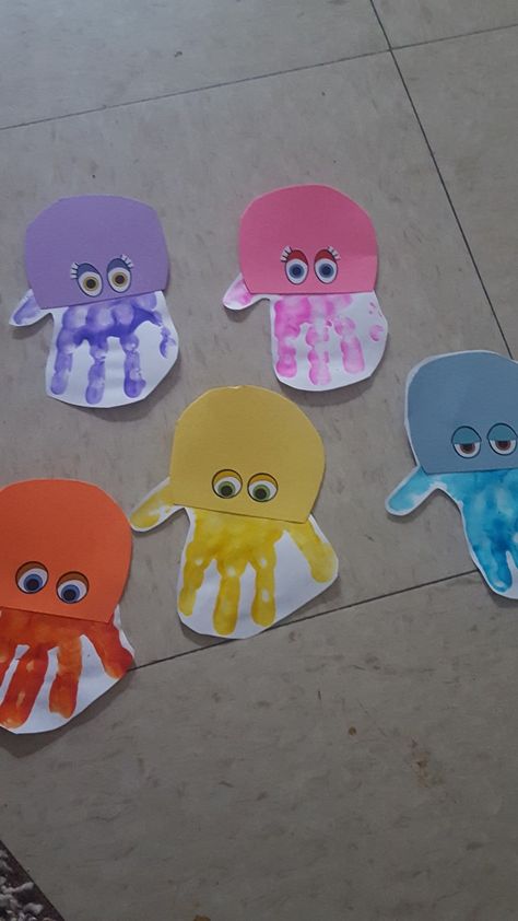 Jellyfish handprint Jellyfish Handprint, Summer Crafts For Toddlers, Baby Art Projects, Footprint Crafts, Toddler Art Projects, Toddler Arts And Crafts, Sea Crafts, Daycare Activities, Summer Crafts For Kids