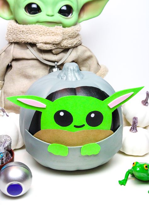 Check Out How To Make #TheChild aka #BabyYoda #Pumpkin on the blog today! Star Wars | Disney Plus | Season 2 | The Mandalorian | Mandalorian | Yoda | Mando | DIY | HALLOWEEN | Halloween Pumpkin | No Carve Pumpkin | Pumpkins | Halloween Decor | Halloween Family Crafts | Family Crafts #TheMandalorian #mandalorian #MandoMondays #Halloween2020 #Halloween #pumpkins #diypumpkin #DIY #DisneyPlus #StarWars #disneycreators #DisneyHalloween #DisneyHalloMoments Yoda Pumpkin Painting, Spilled Ice Cream, Baby Yoda Pumpkin, Yoda Pumpkin, Pumpkin Board, Yoda Halloween, Fun Halloween Activities, Creative Pumpkin Painting, Pumpkin Carving Designs